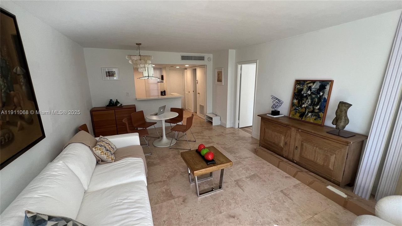 На продажу: $217,900 (1 спален, 1 ванн, 741 Квадратных фут)