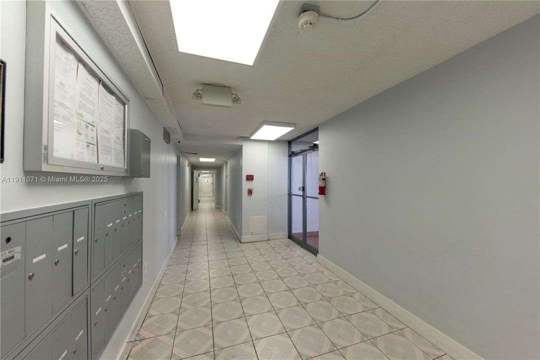 Active With Contract: $119,900 (0 beds, 1 baths, 427 Square Feet)