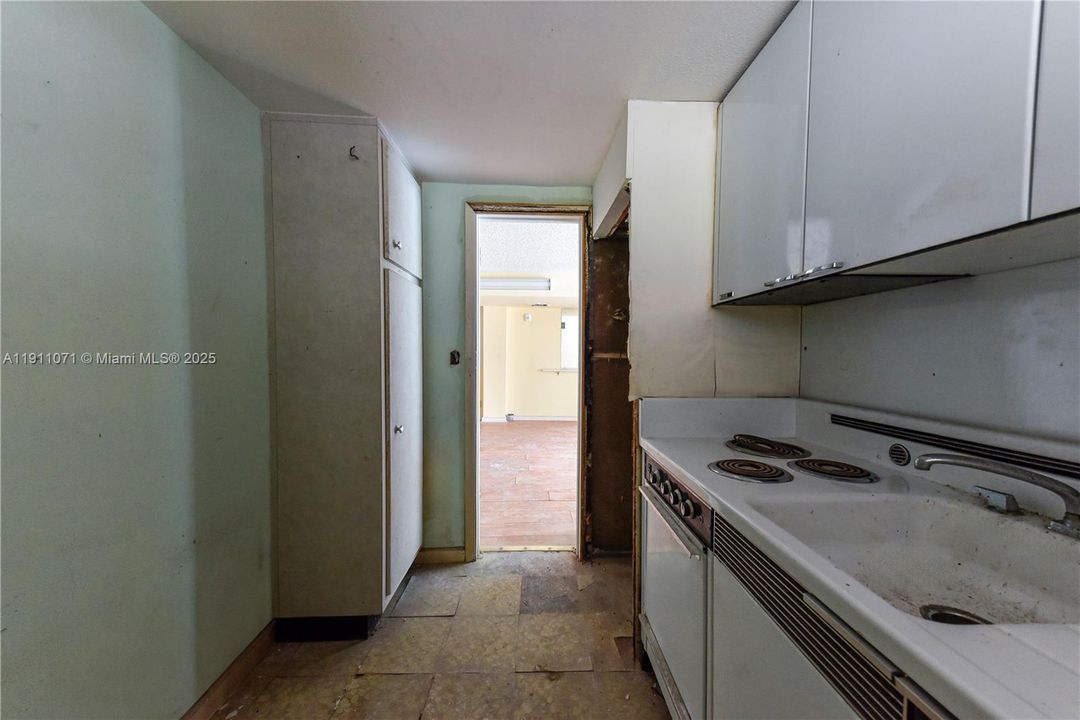 Active With Contract: $119,900 (0 beds, 1 baths, 427 Square Feet)