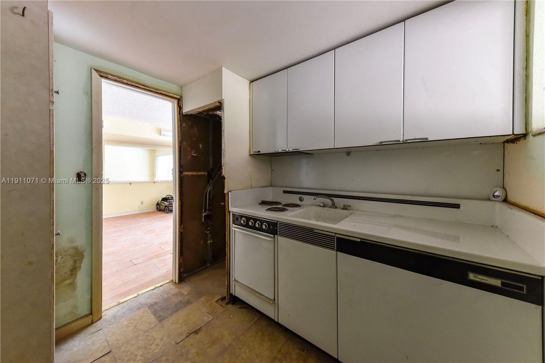 Active With Contract: $119,900 (0 beds, 1 baths, 427 Square Feet)