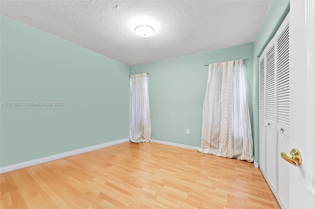 合同活跃: $549,000 (3 贝兹, 2 浴室, 1605 平方英尺)