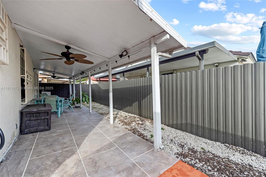 合同活跃: $549,000 (3 贝兹, 2 浴室, 1605 平方英尺)