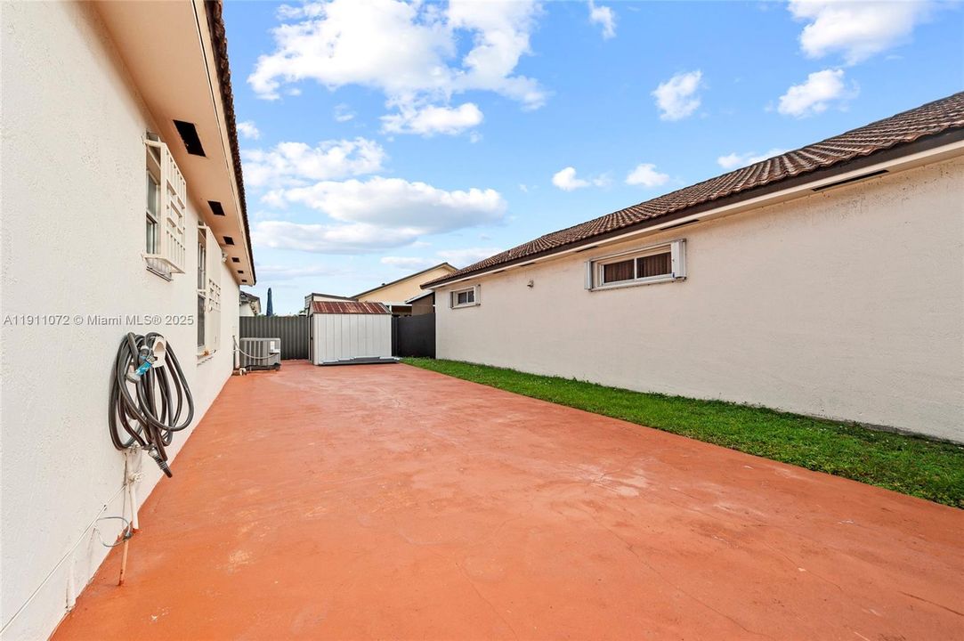 合同活跃: $549,000 (3 贝兹, 2 浴室, 1605 平方英尺)