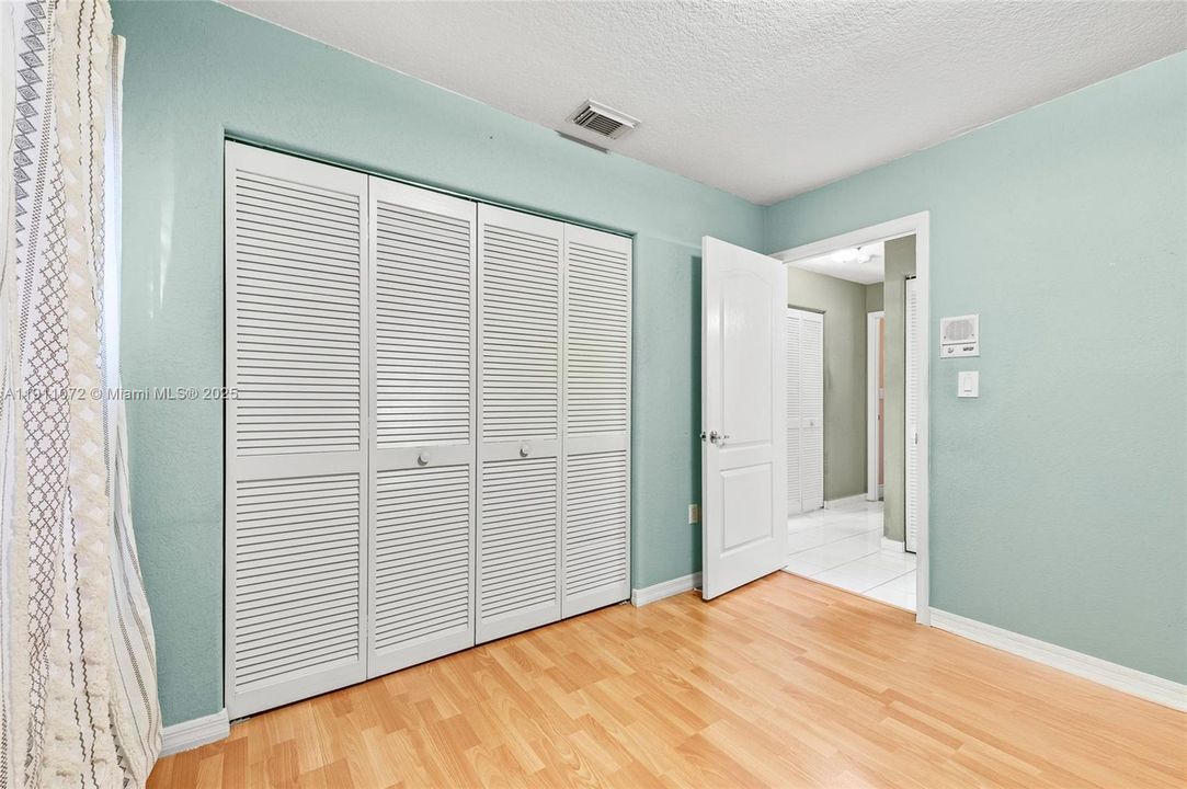 合同活跃: $549,000 (3 贝兹, 2 浴室, 1605 平方英尺)