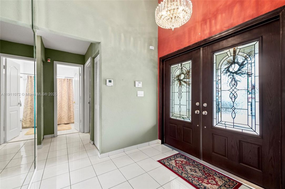 合同活跃: $549,000 (3 贝兹, 2 浴室, 1605 平方英尺)