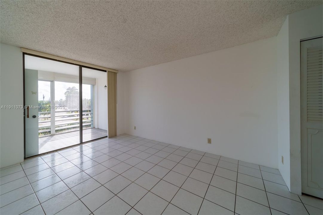 合同活跃: $1,600 (1 贝兹, 1 浴室, 780 平方英尺)