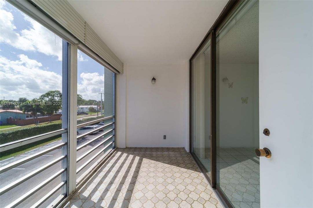 合同活跃: $1,600 (1 贝兹, 1 浴室, 780 平方英尺)