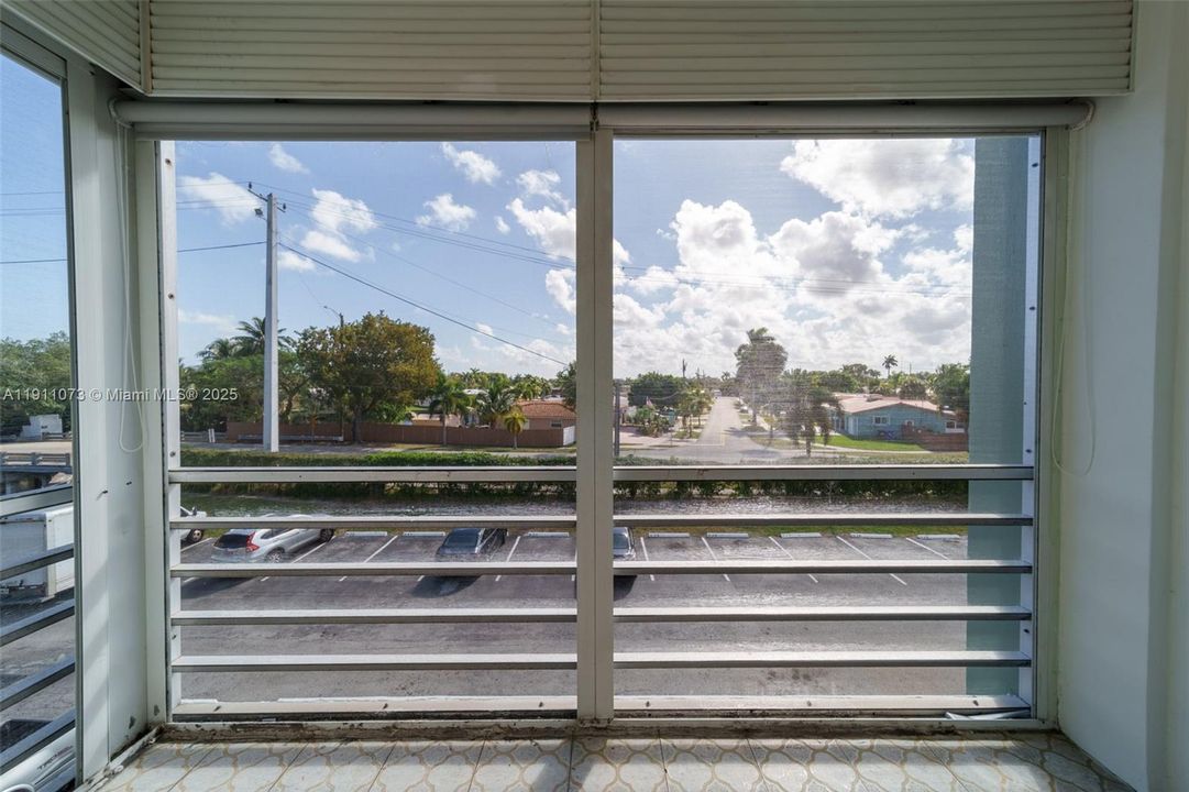 合同活跃: $1,600 (1 贝兹, 1 浴室, 780 平方英尺)