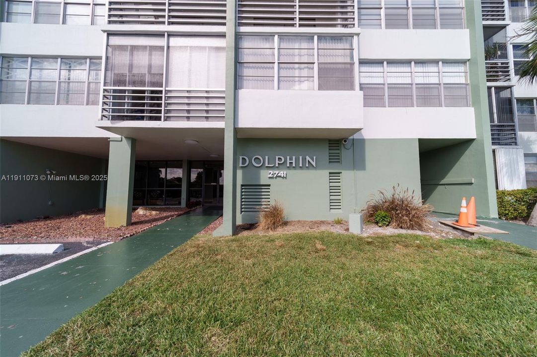 合同活跃: $1,600 (1 贝兹, 1 浴室, 780 平方英尺)