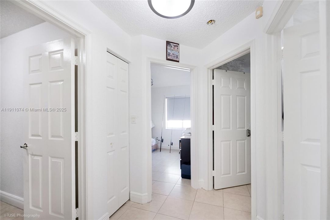 待售: $699,000 (5 贝兹, 3 浴室, 1663 平方英尺)