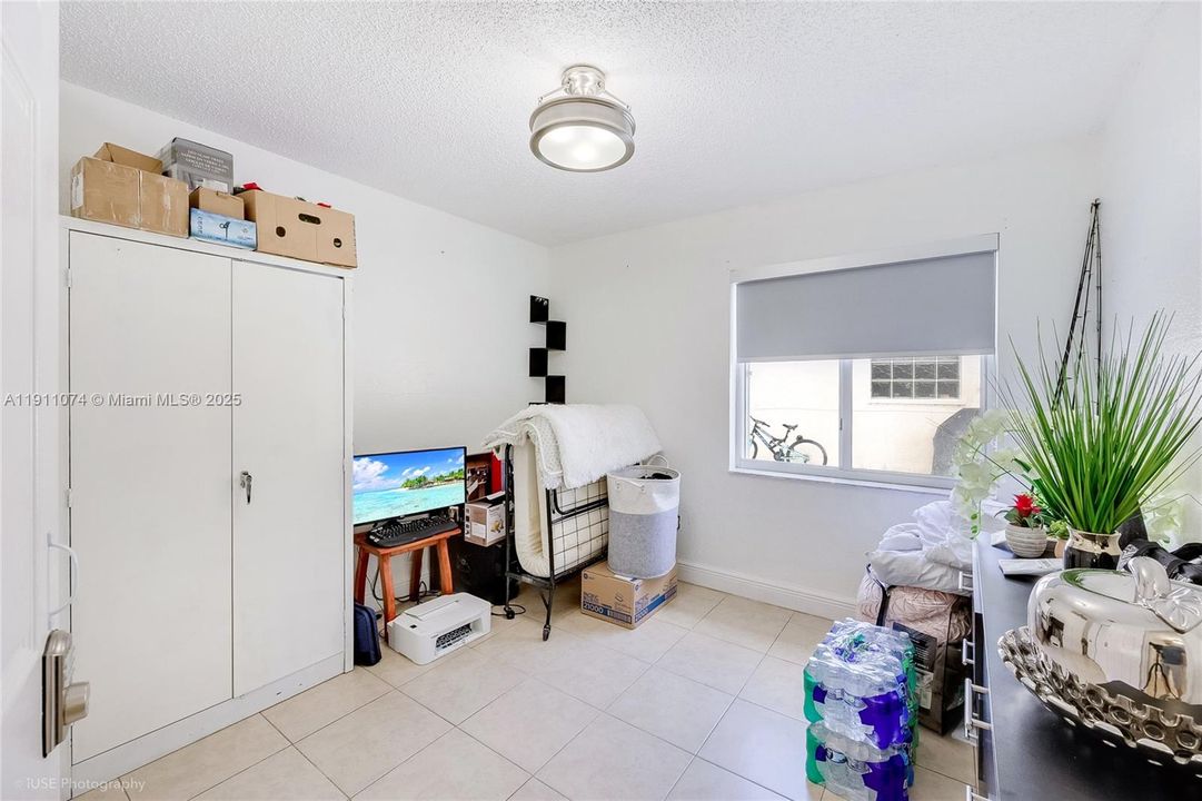 待售: $699,000 (5 贝兹, 3 浴室, 1663 平方英尺)