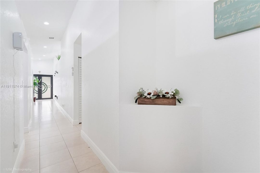 待售: $699,000 (5 贝兹, 3 浴室, 1663 平方英尺)