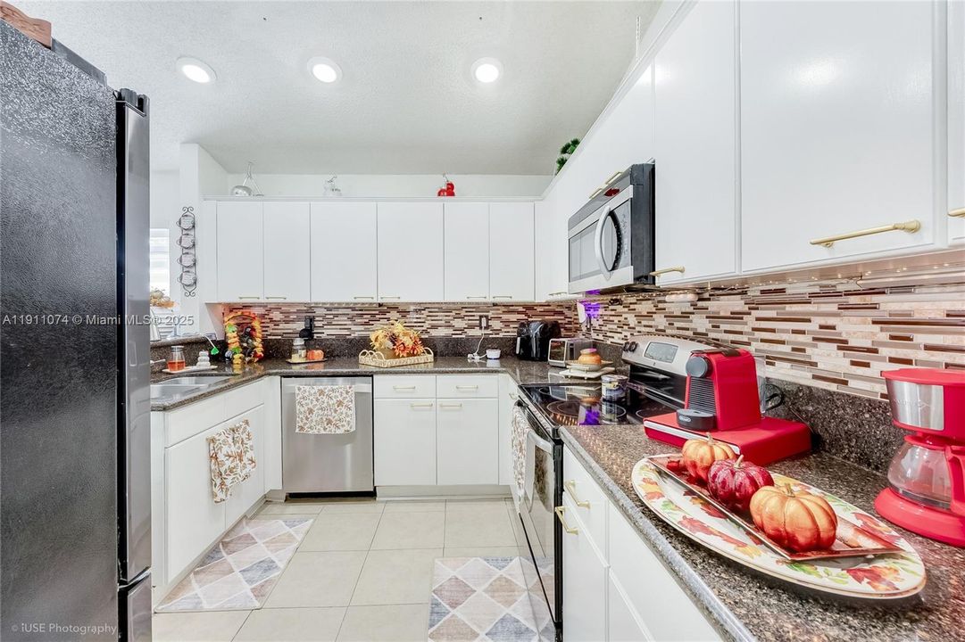 待售: $699,000 (5 贝兹, 3 浴室, 1663 平方英尺)