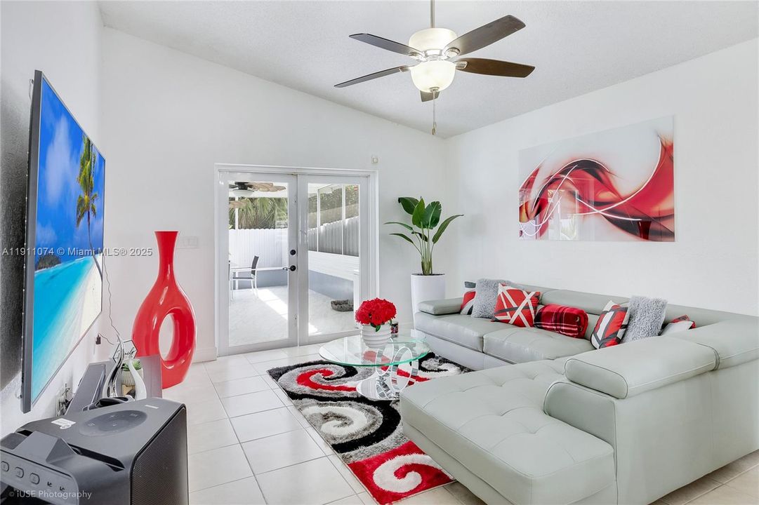 待售: $699,000 (5 贝兹, 3 浴室, 1663 平方英尺)