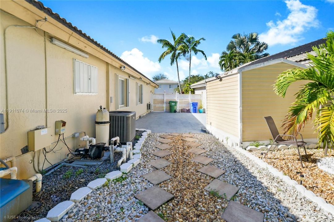 待售: $699,000 (5 贝兹, 3 浴室, 1663 平方英尺)