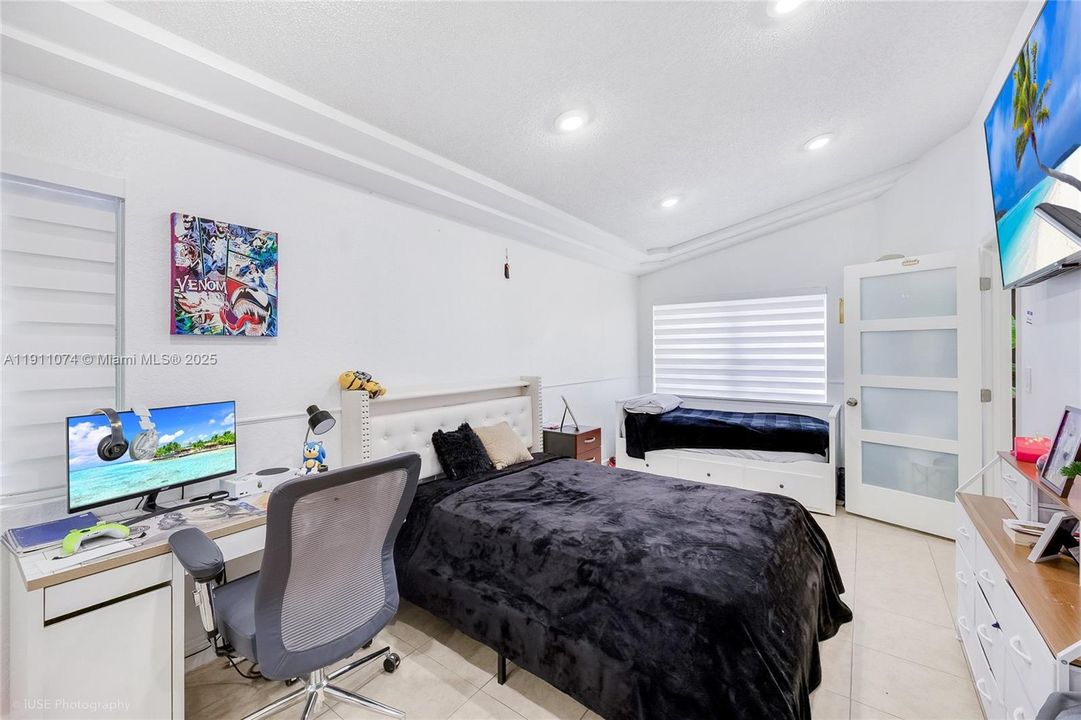 待售: $699,000 (5 贝兹, 3 浴室, 1663 平方英尺)