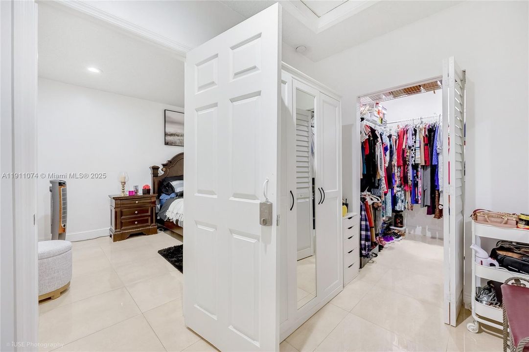 待售: $699,000 (5 贝兹, 3 浴室, 1663 平方英尺)