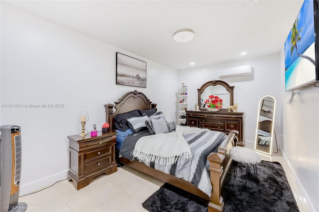 待售: $699,000 (5 贝兹, 3 浴室, 1663 平方英尺)