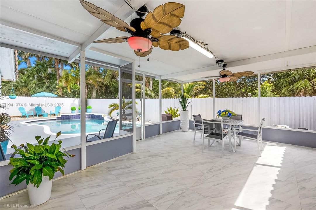 待售: $699,000 (5 贝兹, 3 浴室, 1663 平方英尺)