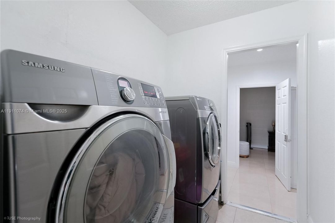 待售: $699,000 (5 贝兹, 3 浴室, 1663 平方英尺)