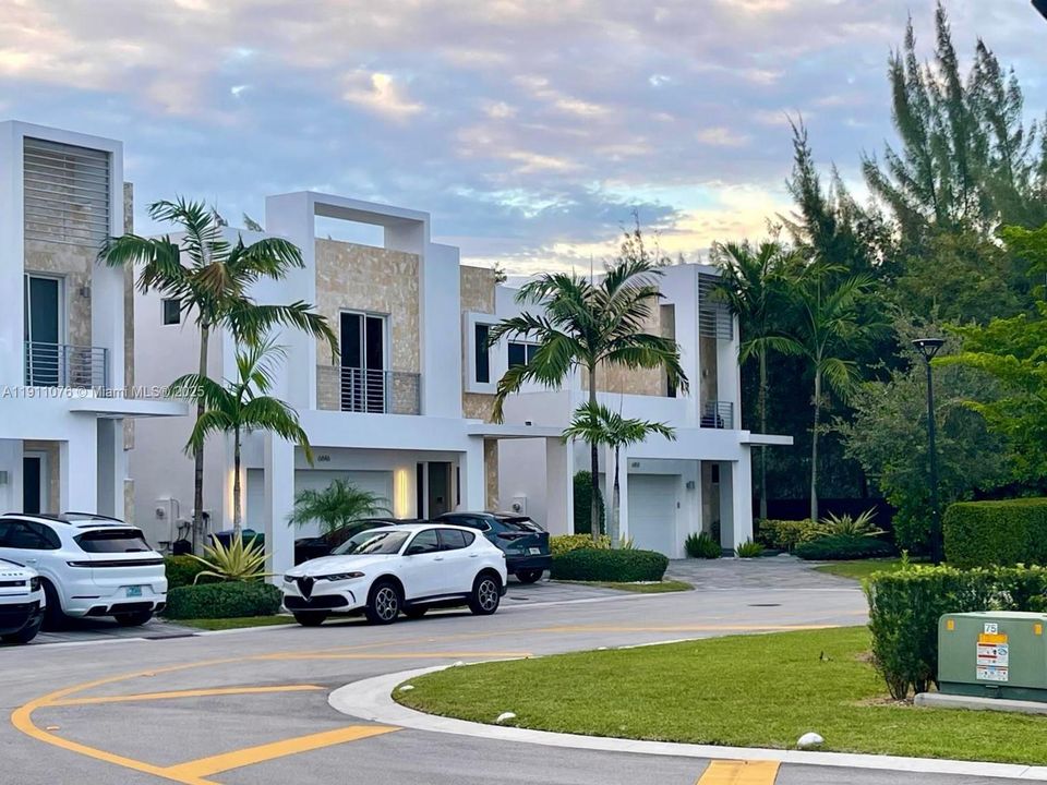 For Rent: $6,900 (5 beds, 4 baths, 3150 Square Feet)