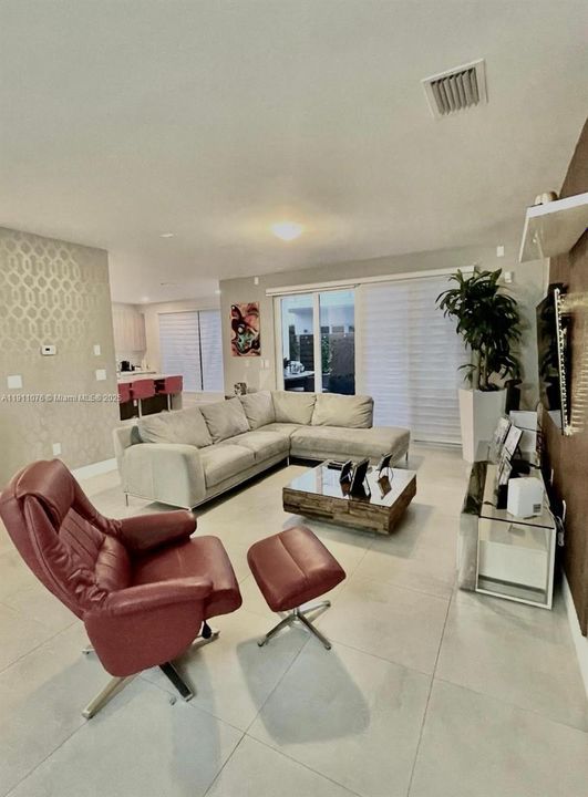 For Rent: $6,900 (5 beds, 4 baths, 3150 Square Feet)