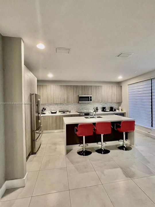 For Rent: $6,900 (5 beds, 4 baths, 3150 Square Feet)