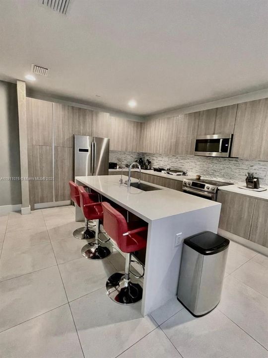 For Rent: $6,900 (5 beds, 4 baths, 3150 Square Feet)