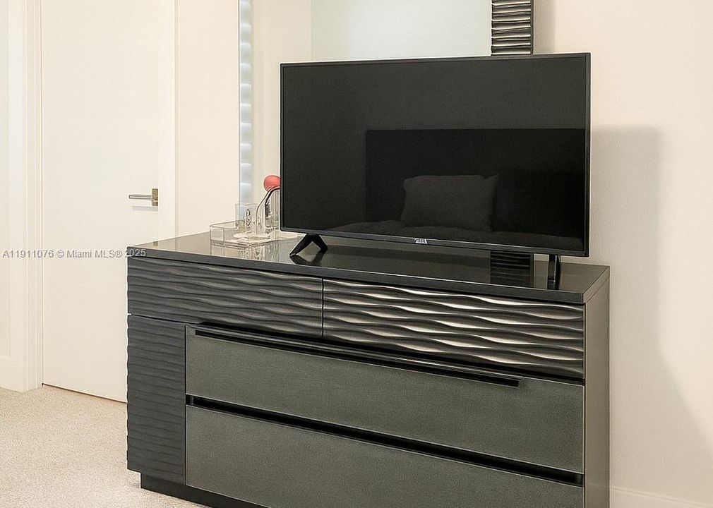 For Rent: $6,900 (5 beds, 4 baths, 3150 Square Feet)