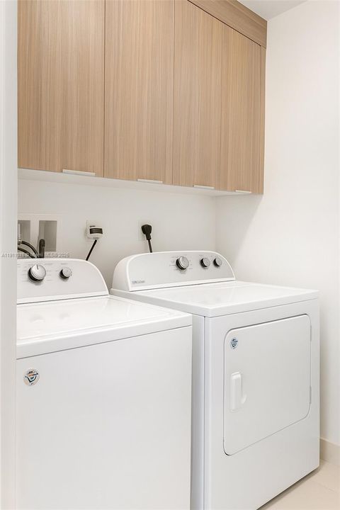 For Rent: $6,900 (5 beds, 4 baths, 3150 Square Feet)