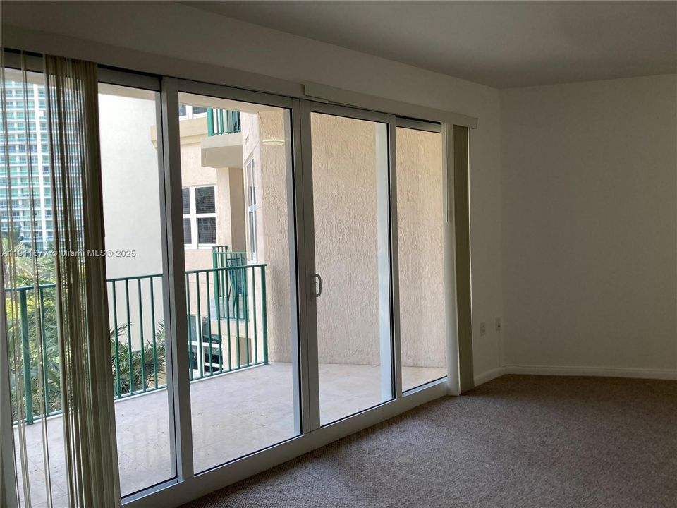 For Sale: $336,300 (1 beds, 1 baths, 900 Square Feet)