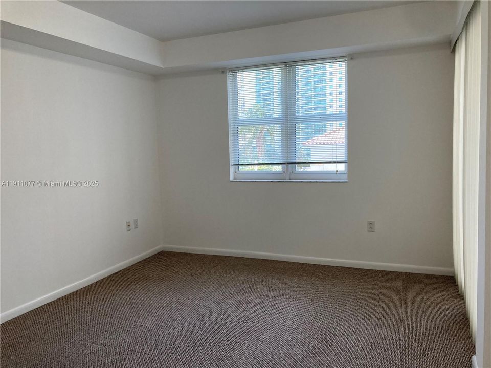 For Sale: $336,300 (1 beds, 1 baths, 900 Square Feet)