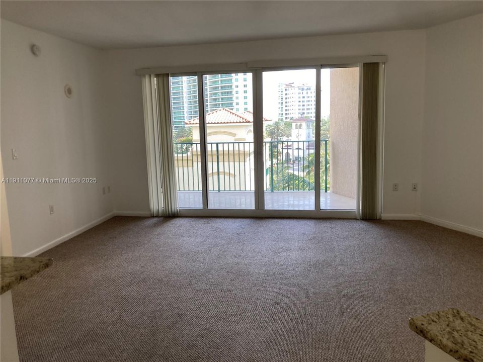 For Sale: $336,300 (1 beds, 1 baths, 900 Square Feet)