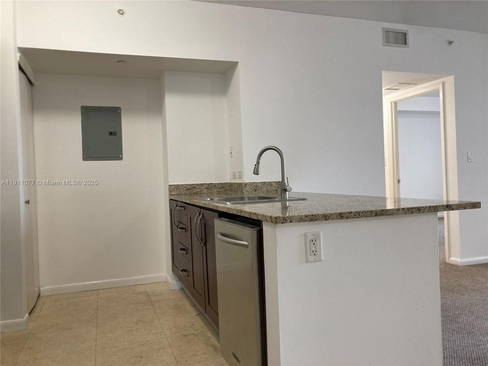 For Sale: $336,300 (1 beds, 1 baths, 900 Square Feet)