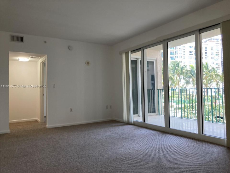 For Sale: $336,300 (1 beds, 1 baths, 900 Square Feet)