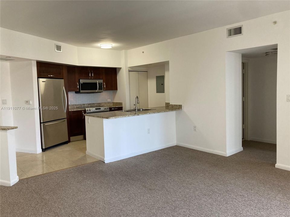 For Sale: $336,300 (1 beds, 1 baths, 900 Square Feet)