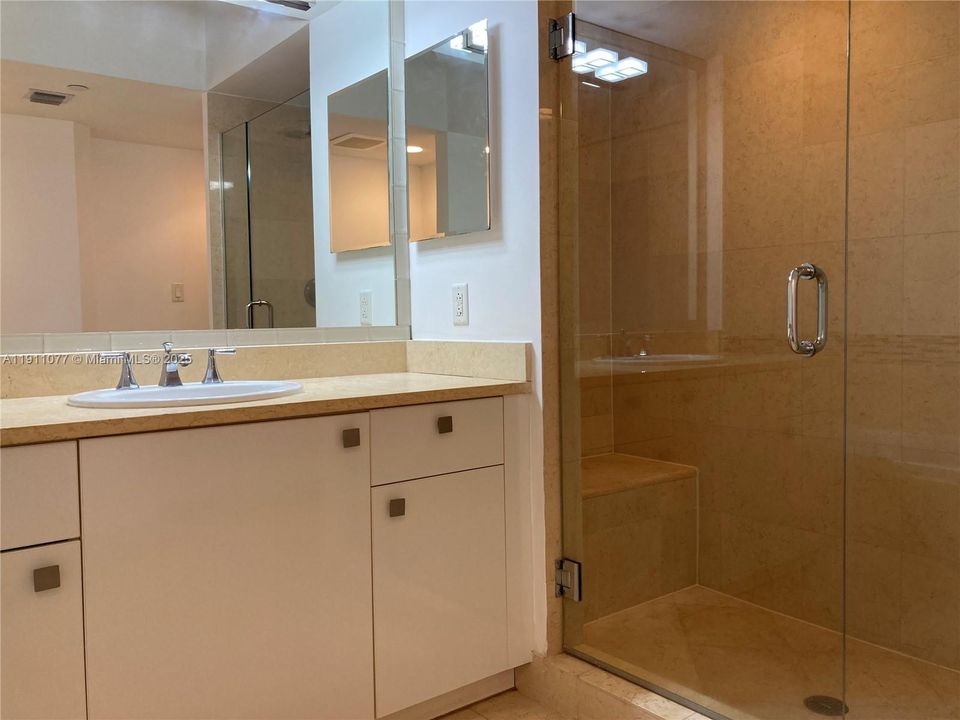 For Sale: $336,300 (1 beds, 1 baths, 900 Square Feet)