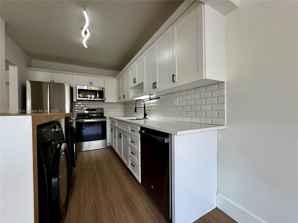 Active With Contract: $310,000 (2 beds, 2 baths, 1170 Square Feet)