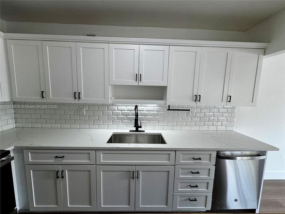 Active With Contract: $310,000 (2 beds, 2 baths, 1170 Square Feet)