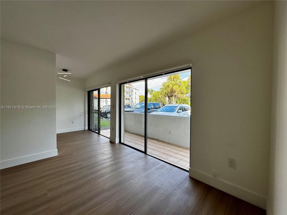 Active With Contract: $310,000 (2 beds, 2 baths, 1170 Square Feet)