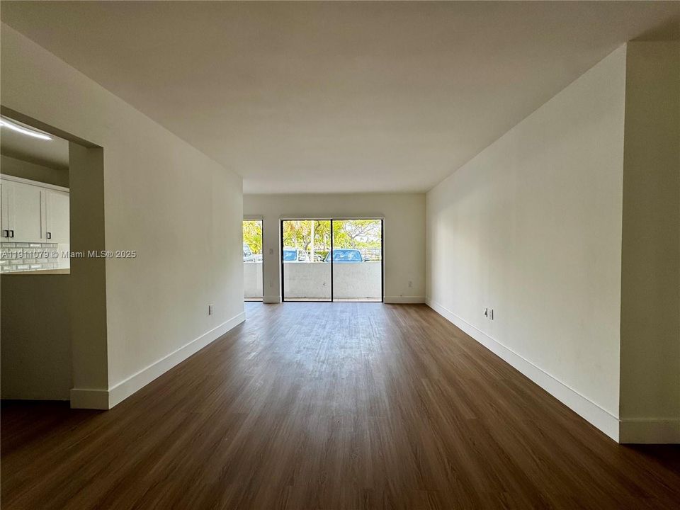 Active With Contract: $310,000 (2 beds, 2 baths, 1170 Square Feet)