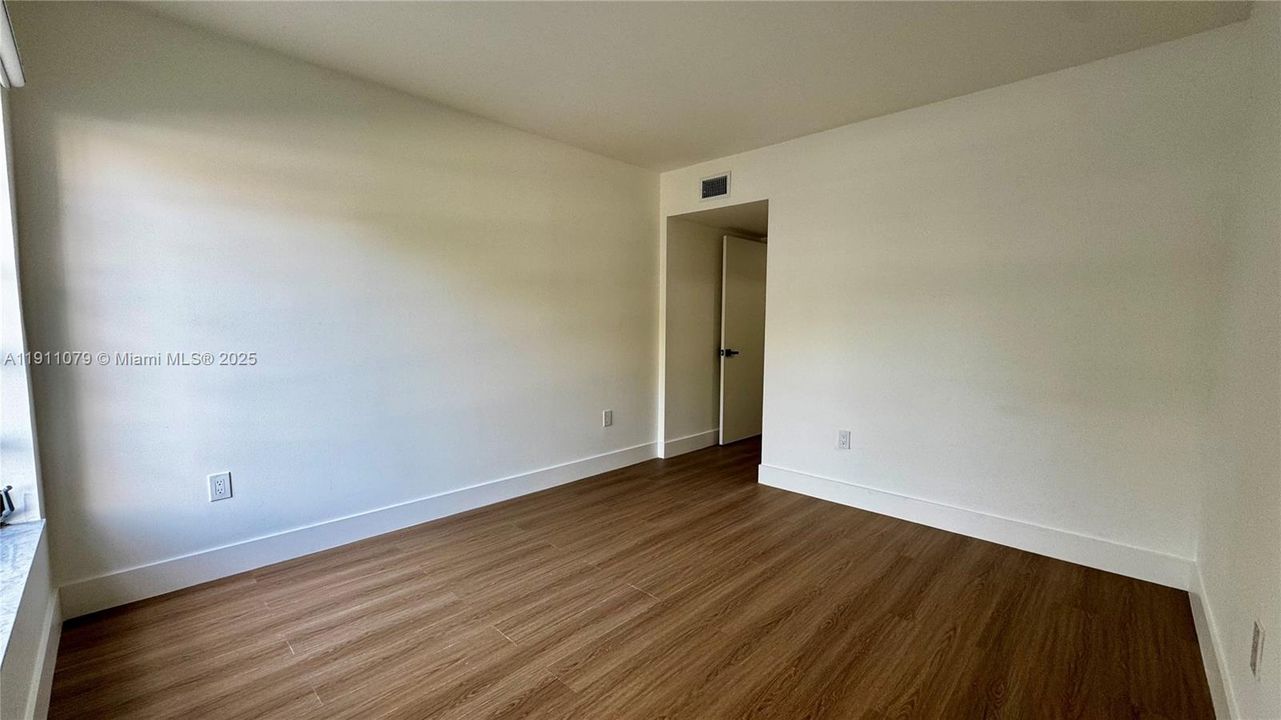 Active With Contract: $310,000 (2 beds, 2 baths, 1170 Square Feet)