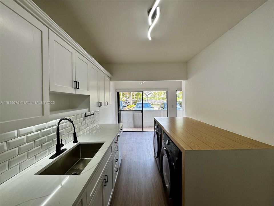 Active With Contract: $310,000 (2 beds, 2 baths, 1170 Square Feet)