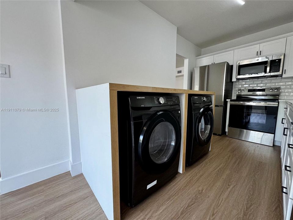 Active With Contract: $310,000 (2 beds, 2 baths, 1170 Square Feet)