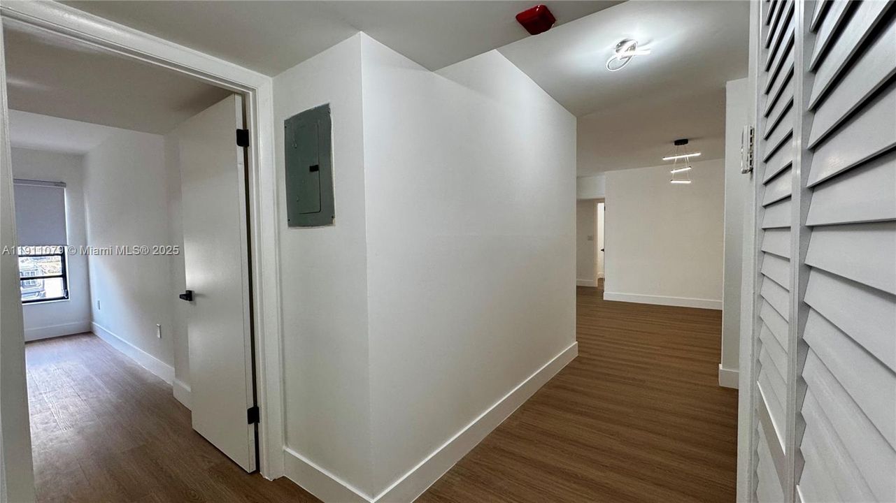 Active With Contract: $310,000 (2 beds, 2 baths, 1170 Square Feet)