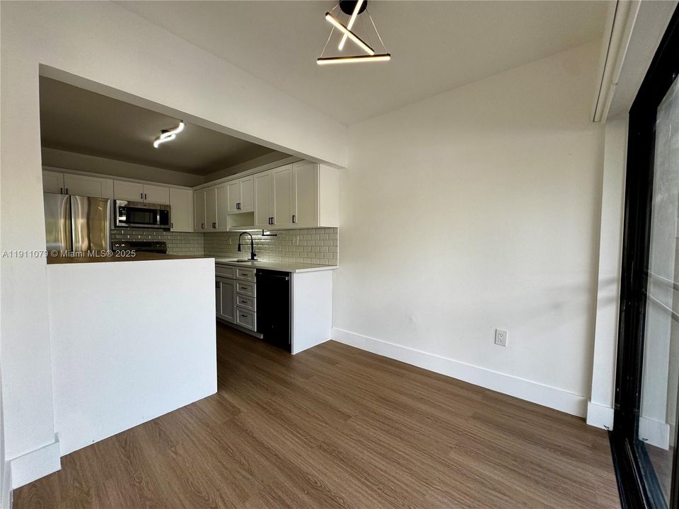 Active With Contract: $310,000 (2 beds, 2 baths, 1170 Square Feet)