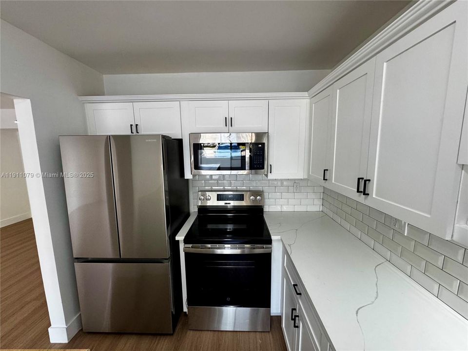 Active With Contract: $310,000 (2 beds, 2 baths, 1170 Square Feet)