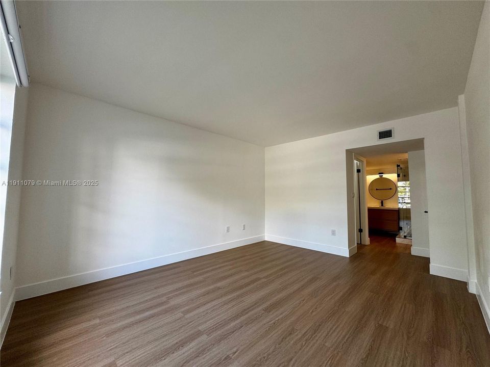 Active With Contract: $310,000 (2 beds, 2 baths, 1170 Square Feet)