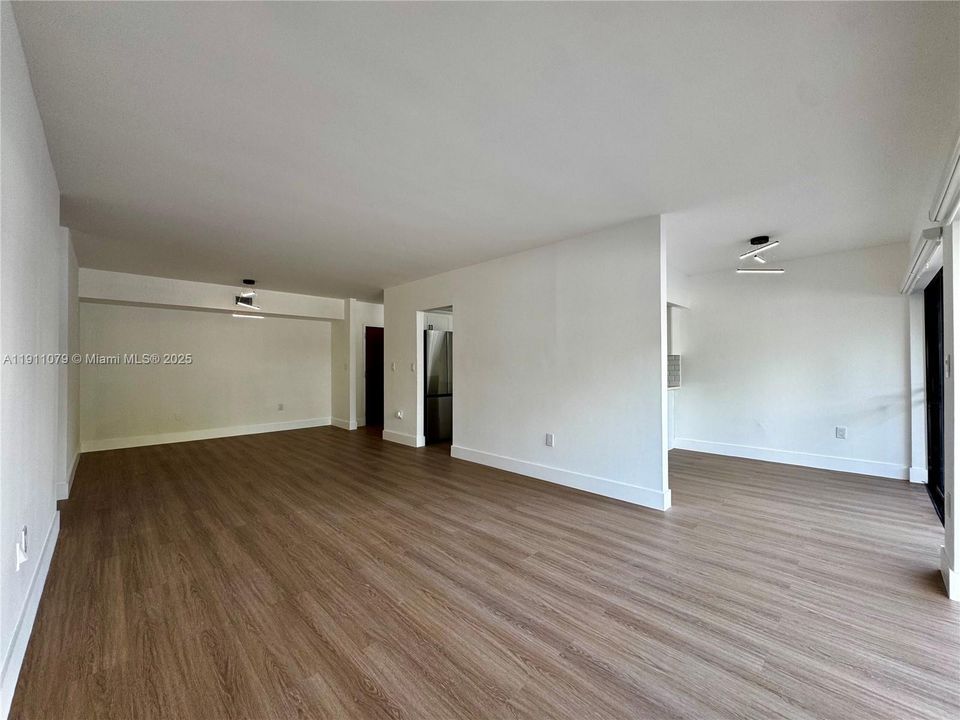 Active With Contract: $310,000 (2 beds, 2 baths, 1170 Square Feet)