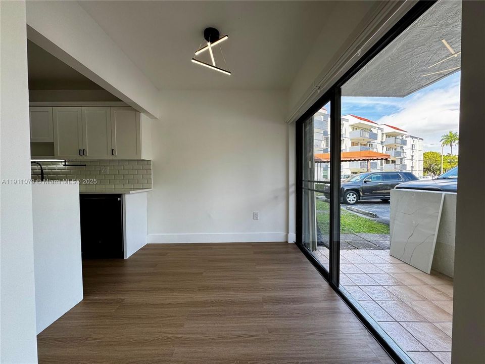 Active With Contract: $310,000 (2 beds, 2 baths, 1170 Square Feet)